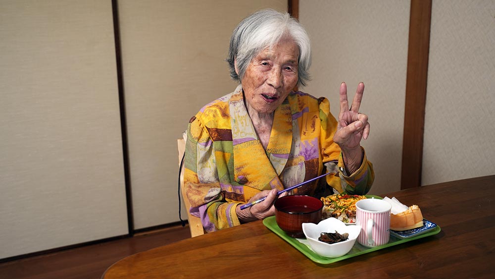 食事を楽しむ日常の様子